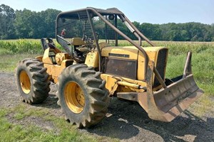 John Deere 440A  Skidder